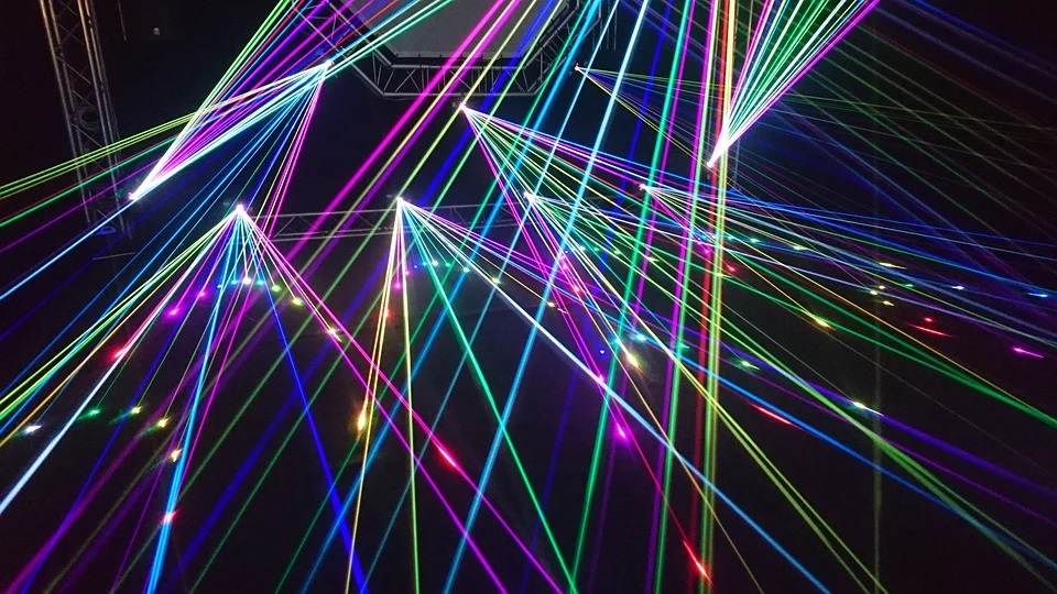 Zažijte zábavu plnou laserů